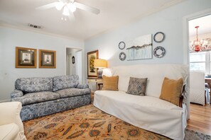 House, 2 Bedrooms | Living area | Smart TV - Yellow Rose 2 Bedroom Home (Fredericksburg)