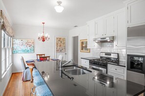 House, 2 Bedrooms | Private kitchen | Fridge, oven, coffee/tea maker, toaster - Yellow Rose 2 Bedroom Home (Fredericksburg)