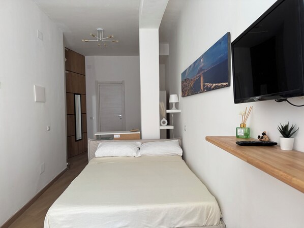 1 bedroom, iron/ironing board, WiFi, bed sheets