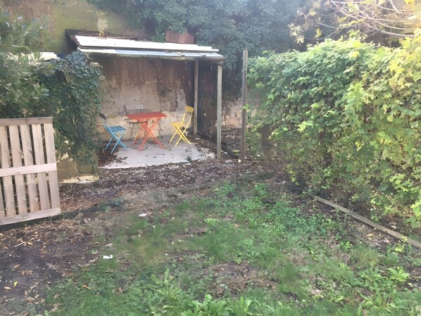 Property grounds - Holiday Home 'Gîte En Provence' with Wi-Fi (Vedène)