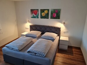 2 bedrooms, iron/ironing board, WiFi, bed sheets