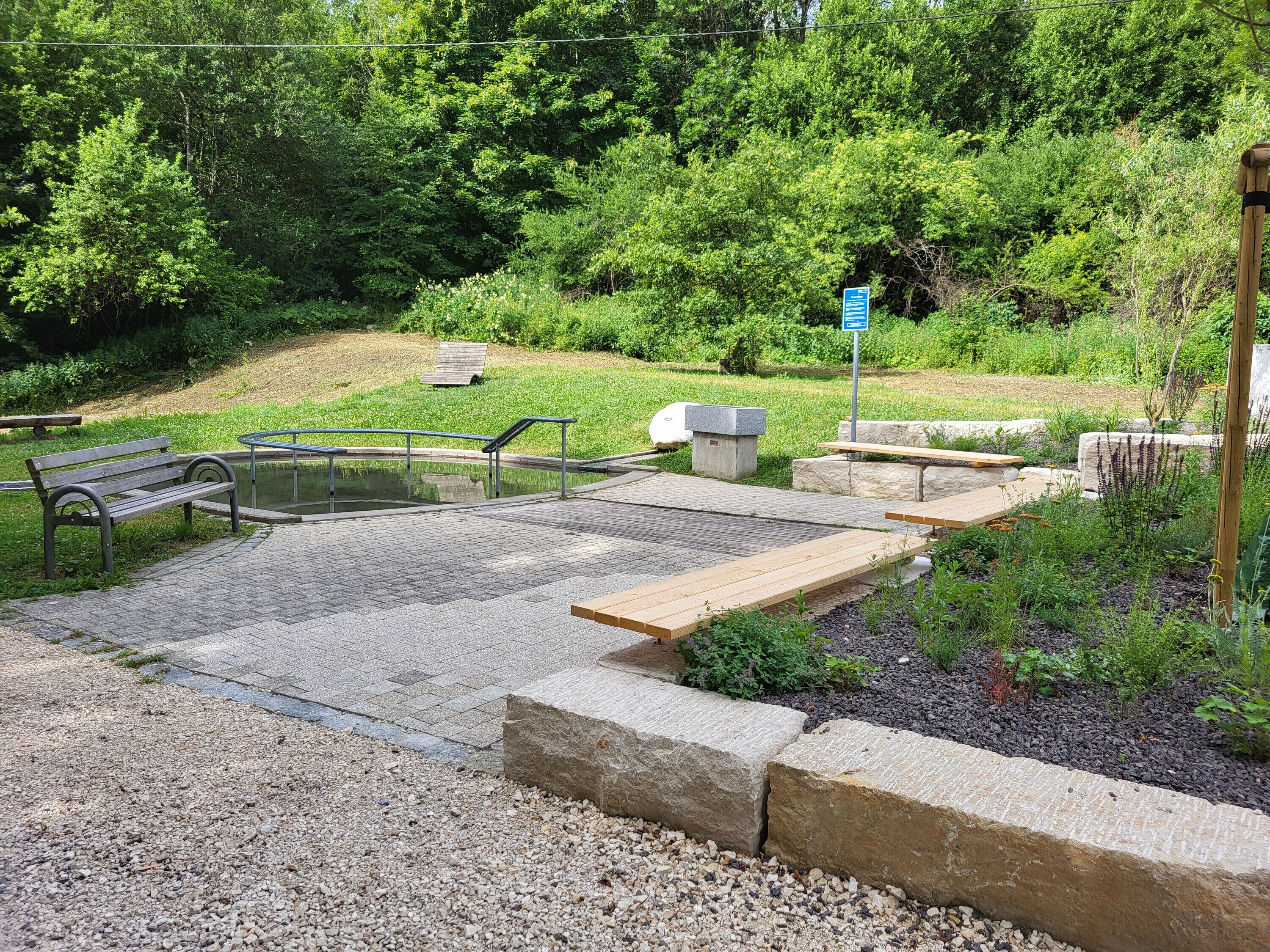 Bañera de hidromasaje al aire libre