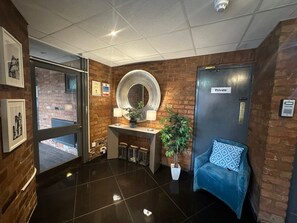 Lobby - Double Room 101 | Henley In Arden (Henley-in-Arden)