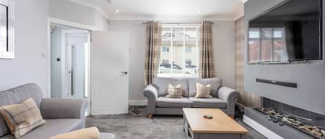 Deluxe House | Living area