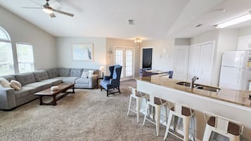 Apartment, Multiple Beds, Balcony, Garden View (Colony Club P3) | Living area | 42-inch flat-screen TV with digital channels, fireplace