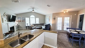 Apartment, Multiple Beds, Balcony, Garden View (Colony Club P3) | Interior