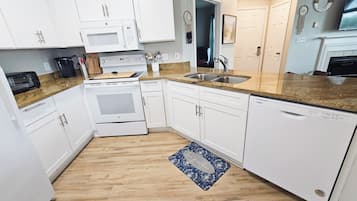 Apartment, Multiple Beds, Balcony, Garden View (Colony Club P3) | Private kitchen | Fridge, microwave, oven, stovetop