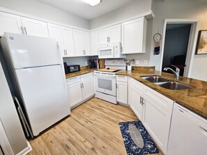 Apartment, Multiple Beds, Balcony, Garden View (Colony Club P3) | Private kitchen | Fridge, microwave, oven, stovetop