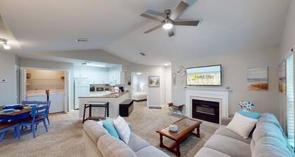 Charming 2BR Condo w/ Private Balcony in Gulf Shores, Pool, Hot Tub