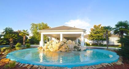 Charming 2BR Condo w/ Private Balcony in Gulf Shores, Pool, Hot Tub