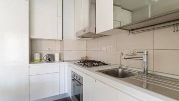 Réfrigérateur, lave-vaisselle, grille-pain