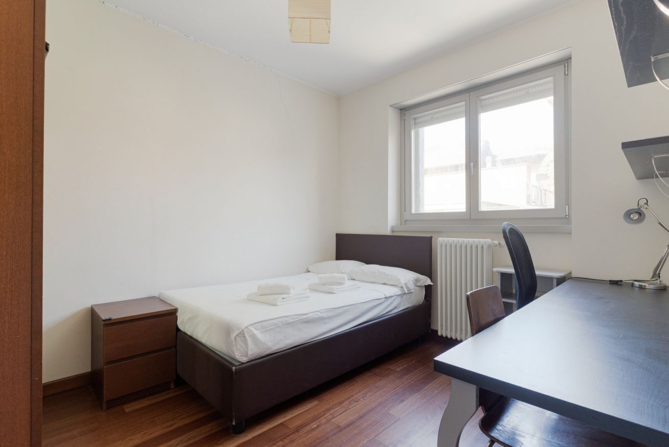 3 bedrooms, iron/ironing board, travel crib