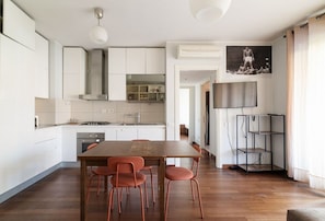 Kühlschrank, Geschirrspüler, Toaster