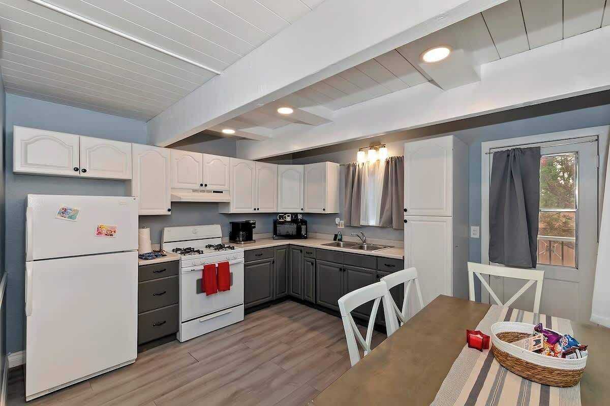 ثلاجة، ميكروويف، فرن، موقد طهي مسطح