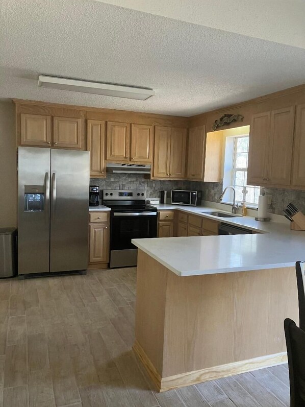 Oven, stovetop, dishwasher