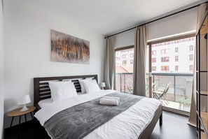 Comfort-Apartment, Balkon, Blick auf den Innenhof | Verdunkelungsvorhänge, schallisolierte Zimmer, Bügeleisen/Bügelbrett