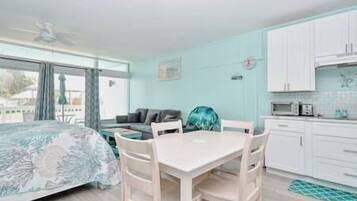 1 slaapkamer, een strijkplank/strijkijzer, wifi, beddengoed