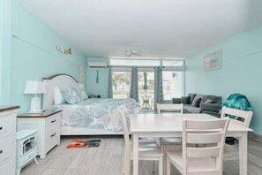 Dining - Beachfront Condo 130 in Cedar Key Florida (Cedar Key)