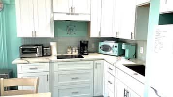 電子レンジ、オーブン、コンロ