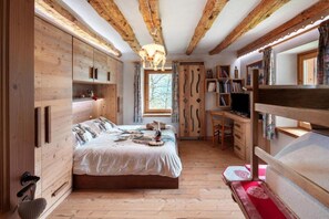 2 bedrooms, iron/ironing board, bed sheets