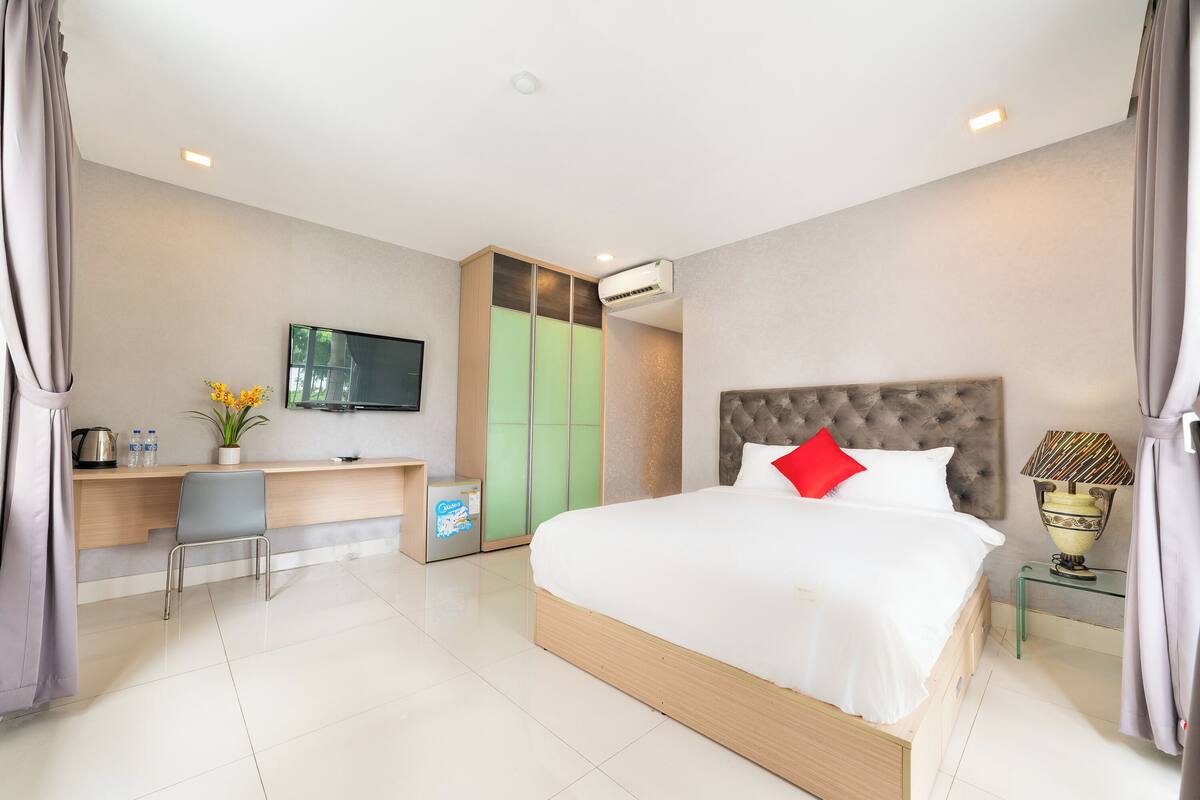 Ropa de cama de alta calidad, minibar, escritorio y wifi gratis