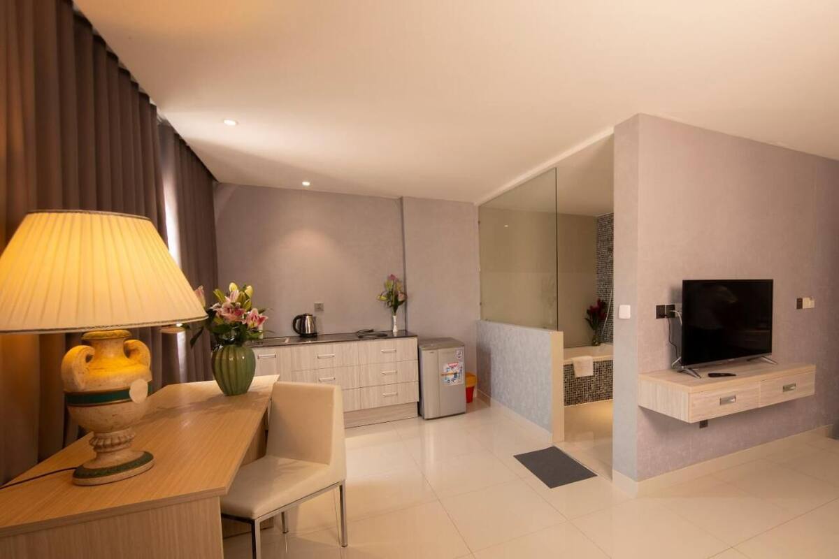 Ropa de cama de alta calidad, minibar, escritorio y wifi gratis