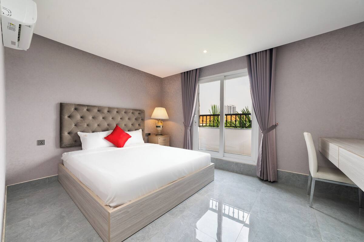 Ropa de cama de alta calidad, minibar, escritorio y wifi gratis