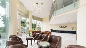 Lobby sitting area - Belvilla Luxury Hotel Near SECC Formerly (Ho Chi Minh City)
