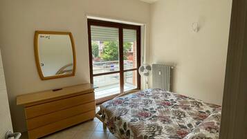 1 Schlafzimmer, Bügeleisen/Bügelbrett, Bettwäsche