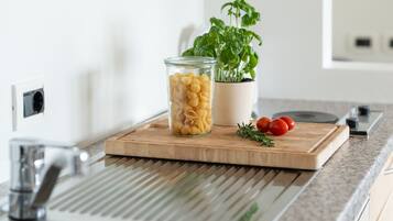 Fridge, stovetop, coffee/tea maker, electric kettle