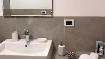 Doccia, asciugacapelli, asciugamani