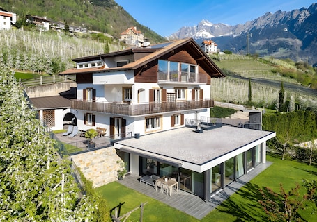 外観. Apartment 'Freiblick Groß' with Mountain View, Shared Terrace and Wi-Fi