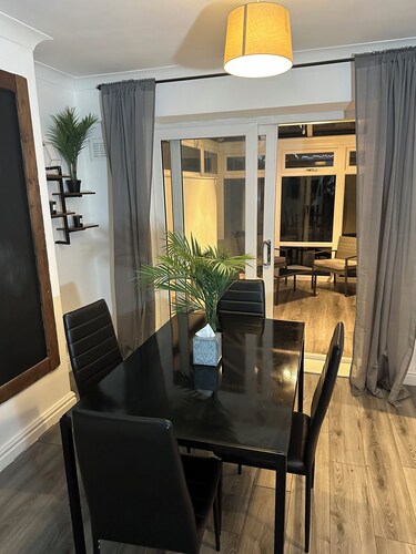 The comfort house - cosy 3 bedroom house sleeps 6 in birmingham