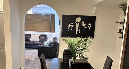 The comfort house - cosy 3 bedroom house sleeps 6 in birmingham