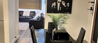 The comfort house - cosy 3 bedroom house sleeps 6 in birmingham