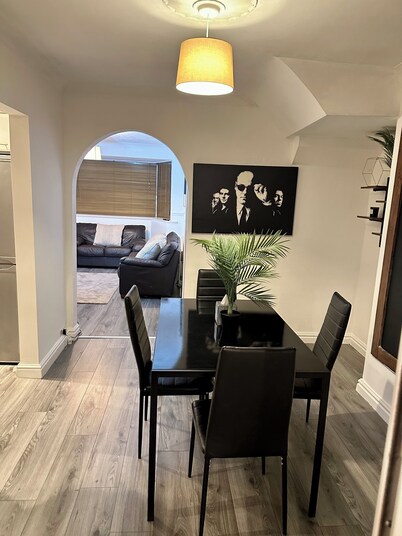 The comfort house - cosy 3 bedroom house sleeps 6 in birmingham