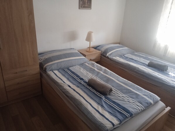 3 bedrooms, iron/ironing board, Internet, bed sheets
