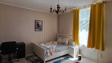 1 slaapkamer, een strijkplank/strijkijzer, internet, beddengoed