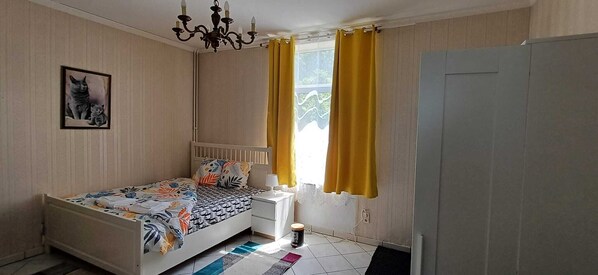 1 bedroom, iron/ironing board, internet, bed sheets