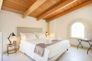 1 habitación y escritorio 