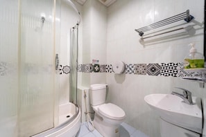 Phòng 2 giường đơn Superior | Phòng tắm | Bồn tắm, đồ dùng nhà tắm miễn phí, khăn tắm, xà phòng