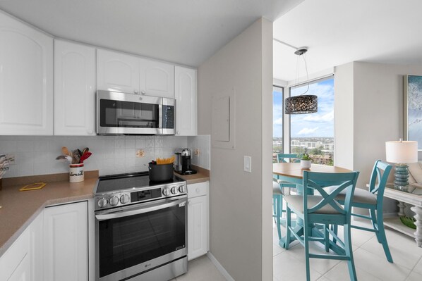 Condo, 1 Queen Bed (SW facing beachfront condo with sweep) | Private kitchen