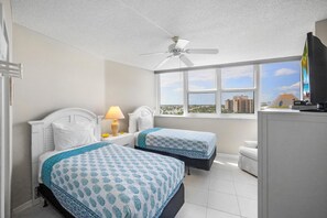 公寓客房, 1 張加大雙人床 (SW facing beachfront condo with sweep) | 2 間臥室