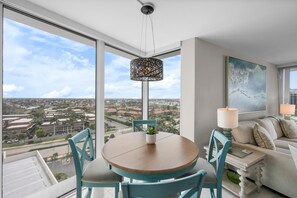 Condo, 1 Queen Bed (SW facing beachfront condo with sweep) | Interior