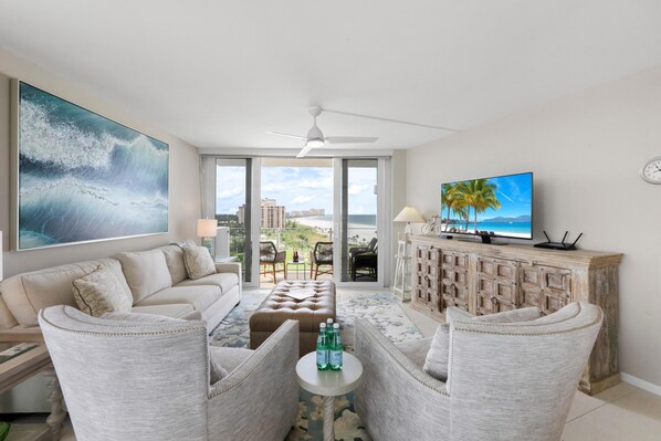 Condo, 1 Queen Bed (SW facing beachfront condo with sweep) | Living area