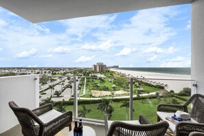公寓客房, 1 張加大雙人��床 (SW facing beachfront condo with sweep) | 室外用餐