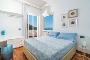 4 bedrooms, iron/ironing board, free WiFi, bed sheets - Luxury Levaina Villa, Sleeps 8 on the Amalfi Coast (Positano)