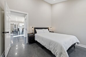 3 bedrooms, desk, iron/ironing board, free WiFi