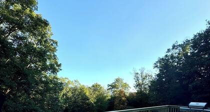 Barn with Hot Tub, Views, King Bed & Wi-Fi, Dog friendly