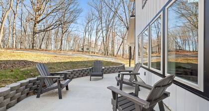 Barn with Barrel Sauna, Views, King Bed & Wi-Fi, Dog friendly